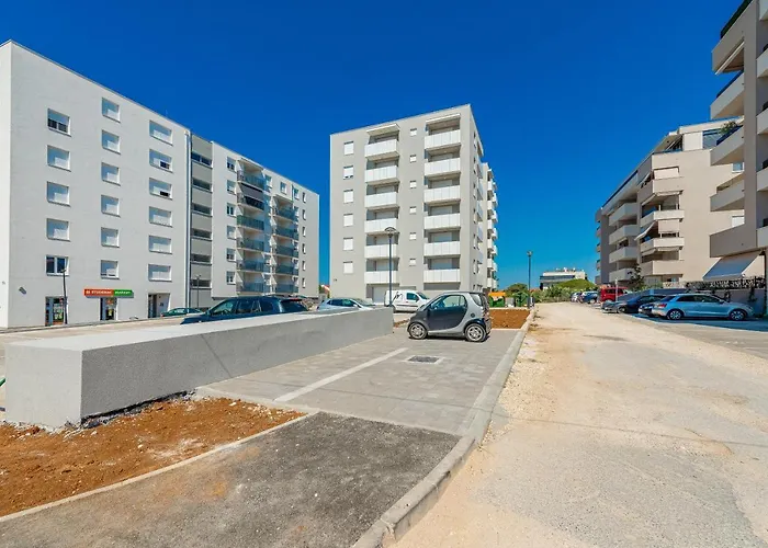 City Lux Apartment 2 - With Garage And Balcony